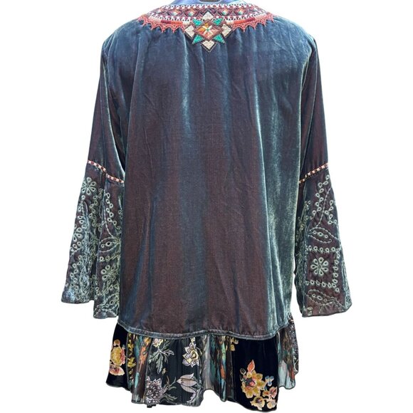 NWT John Mark Velour Embroidered Blouse Green M - Picture 2 of 6